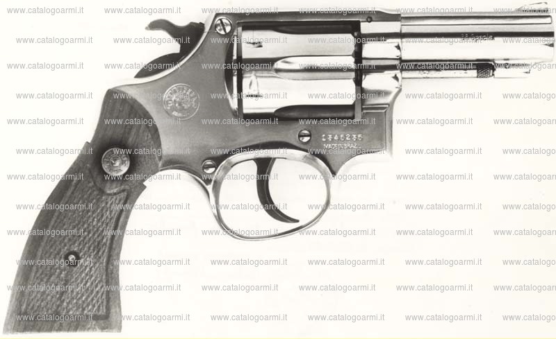 Pistola Taurus modello 82 (2242)