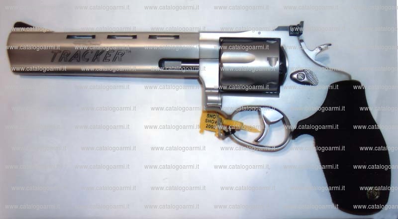 Pistola Taurus modello Tracker 17 (14259)